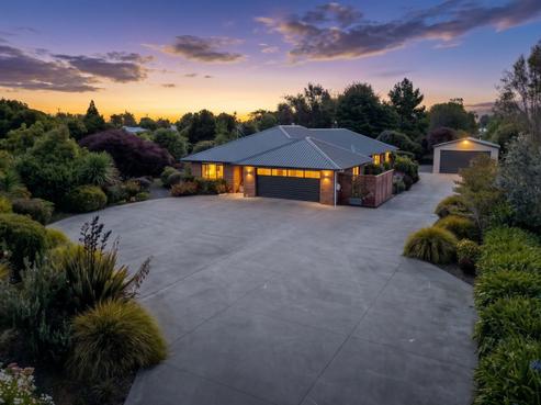 17 Cemetery Road, Sanson