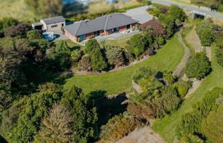 17 Cemetery Road, Sanson