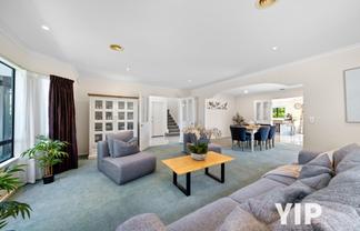 6 Derry Hill, Churton Park