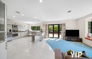 6 Derry Hill, Churton Park