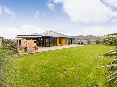 196 Pacific Drive, Fitzherbert