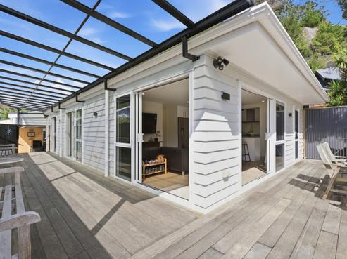 17 Waiwera Road, Waiwera