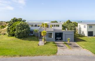 11 Nunu Drive, Flat Point