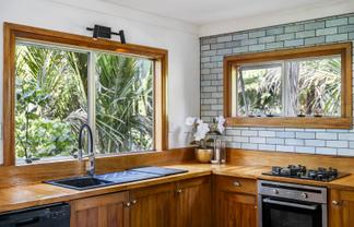 51 Wood Bay Road, Titirangi