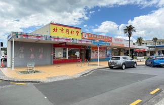 PROMINENT SHOP WITH CAR PARKING
