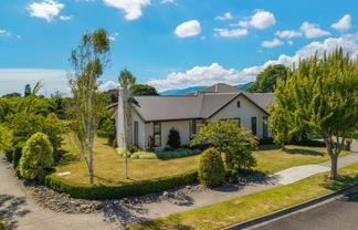 38 Hollybush Drive, BRIGHTWATER