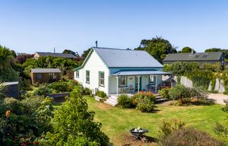 1 Mahuru Lane, Okato