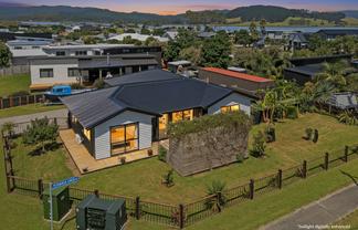 150 Harbour Drive, Matarangi