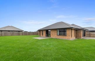 27 Lunn Crescent, LEESTON