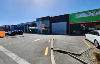 Standout Industrial Unit With Parking and Access