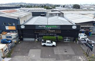 Heavy industry warehouse – 2 roller doors