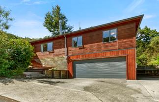 6 Lowry Heights, Stokes Valley