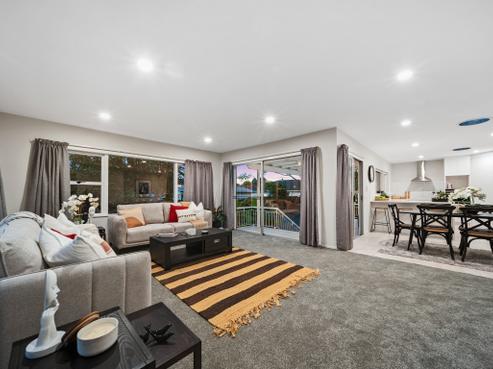 6 Youngs Road, Papakura