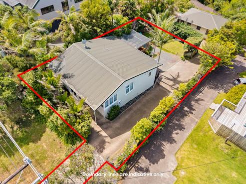 899 East Coast Road, Northcross