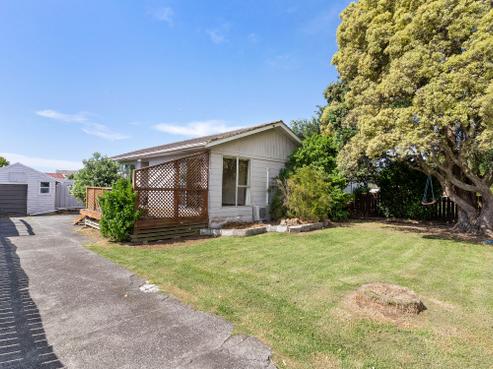 15 Gibbons Road, Weymouth