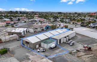 Cheap warehouse and yard 