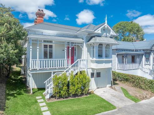 6 First Avenue, Kingsland