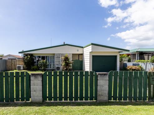 808 Ferguson Street, Akina