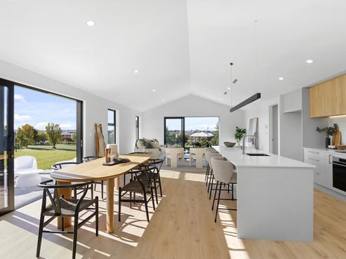 14 Village Green Drive, Huntingdon/Lake Hood