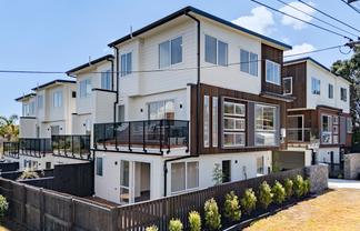 1-8/3 Corrella Road, Belmont