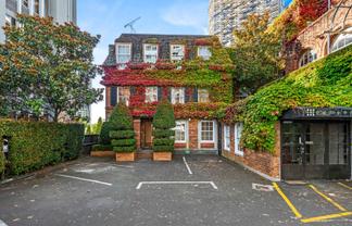 BEAUTIFUL RENOVATED SPACE IN THE CITY
