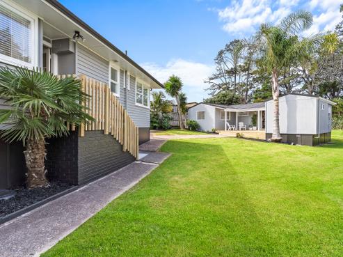 7 Thornlow Street, Glendene