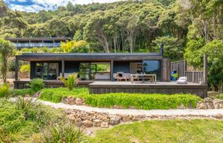 2/166 Ostend Road, Ostend