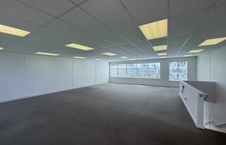 East Tamaki - Showroom with Balcony
