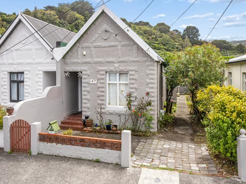 47 Riddlers Crescent, Petone