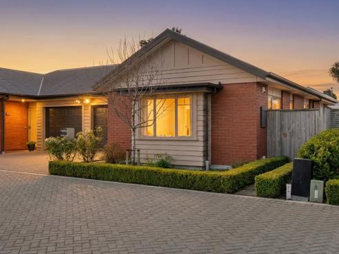6 Streamside Court, Woolston