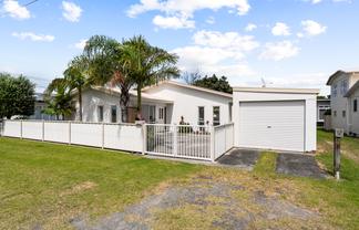 121 Exeter Road, Whangamata