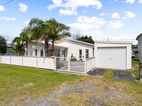 121 Exeter Road, Whangamata