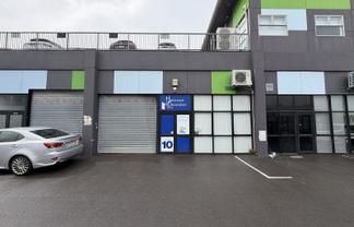 High stud warehouse with offices!