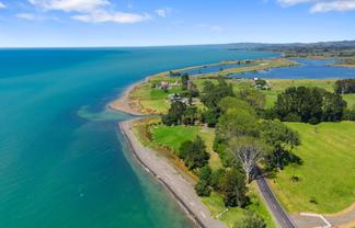 1650 East Coast Road, Whakatiwai