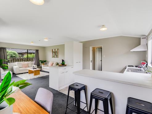 6/55 Tuhikaramea Road, Dinsdale