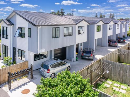 2/18 May Street, Hamilton East