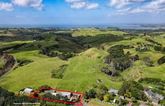 2160 Awhitu Road, Pollok