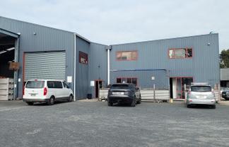 Mid-Size Warehouse Building & Economical  Rent