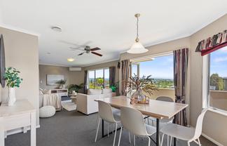 44 Sapphire Drive, Hairini