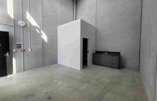 32 sqm Self-Contain Workshop with 2 Carparks