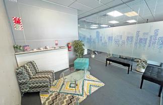 MODERNLEVEL 1 OFFICE IN FLAT BUSH
