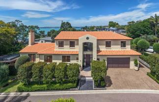 2 Glenoaks Rise, Mellons Bay