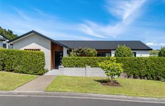 12 Ellesmere Close, Pyes Pa