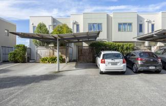 64/21 Hunters Park Drive, Three Kings