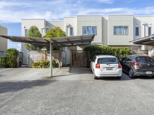 64/21 Hunters Park Drive, Three Kings