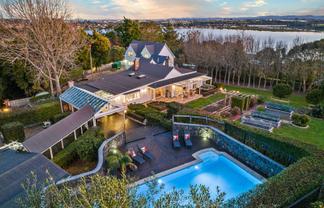 136 Attwood Road, Paremoremo