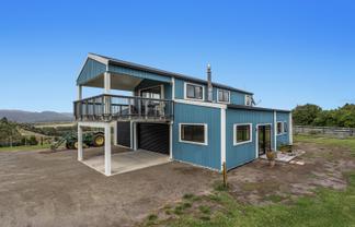 5 Beach Road Extension, Tirohanga