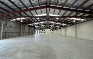 HIGH PROFILE ROSEBANK ROAD WAREHOUSE / SHOWROOM
