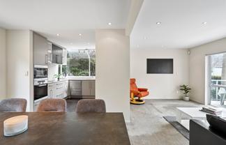 8/17 Chatfield Place, Remuera