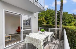 8/17 Chatfield Place, Remuera